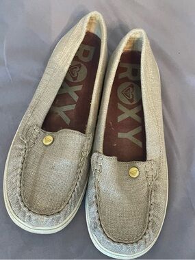 Roxy Women's Metallic Silver Slip-On Moccasins with Gold Heart Accent